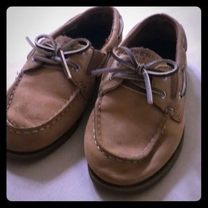 Boys sperrys.